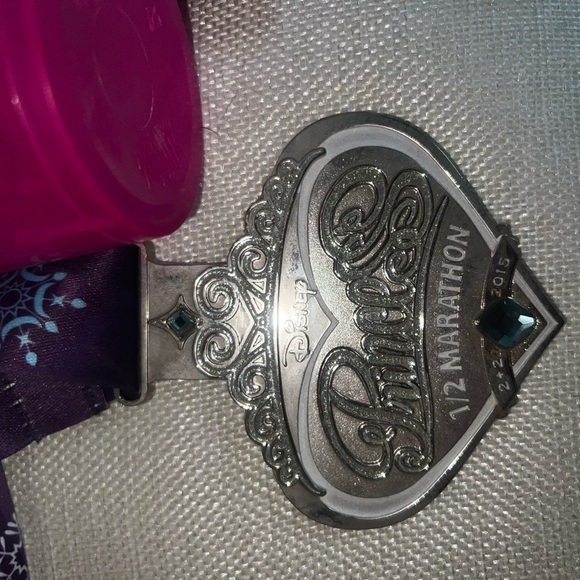 🚫SOLD🚫 runDisney 2015 Princess Half Marathon Medal Cup Program - Picture 2 of 5